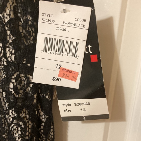 Scarlet Black and Cream Lace Dress - Picture 2 of 11